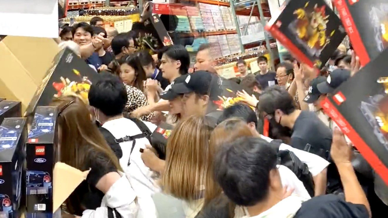 L'image du jour : rares images de japonais indisciplinés pour un set LEGO