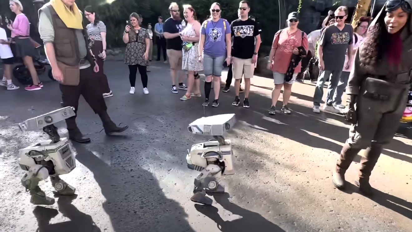 L'image du jour : des droïdes en action à Disneyland, c'est trop mignon
