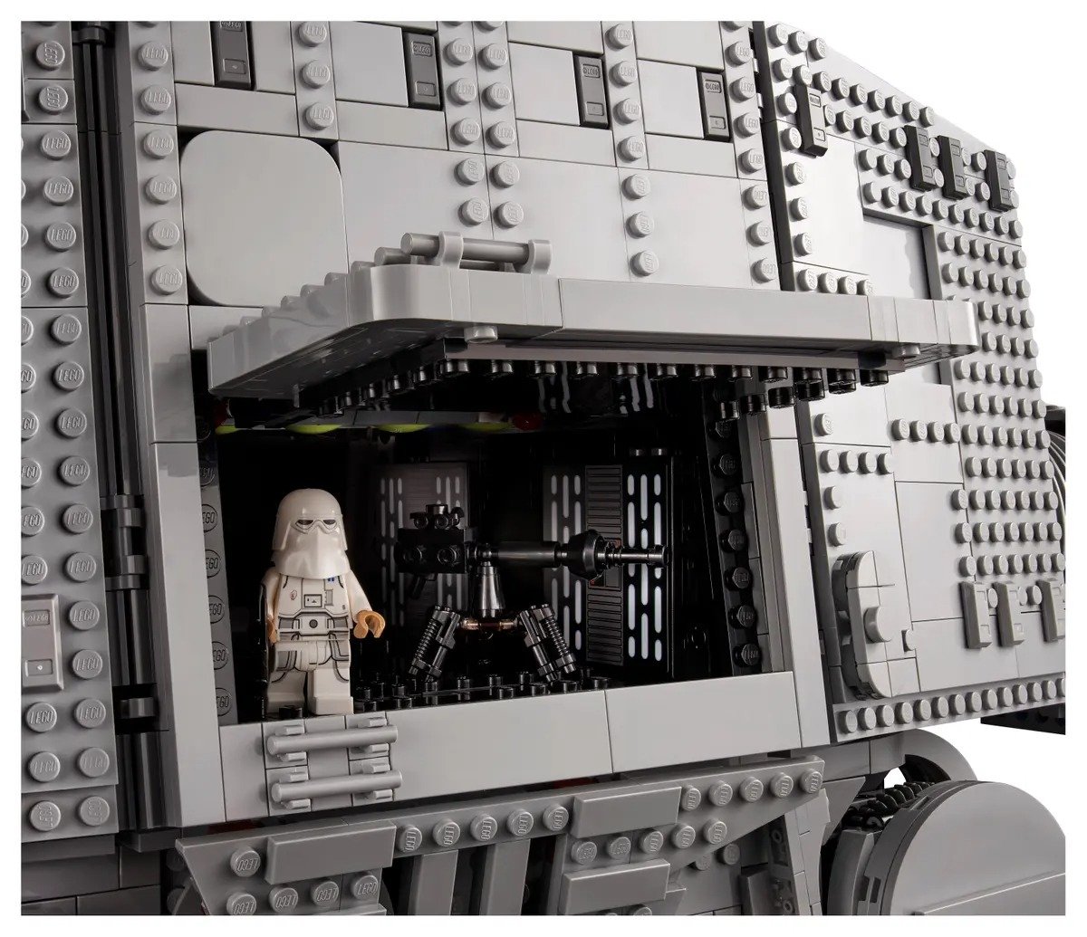 75313 LEGO Star Wars AT-AT image profil ouvert 02