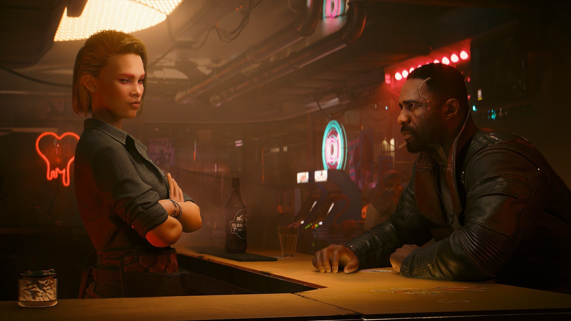 Image de l'extension Cyberpunk 2077 Phantom Liberty avec le personnage de Solomon Reed (Idris Elba) dans un bar. 