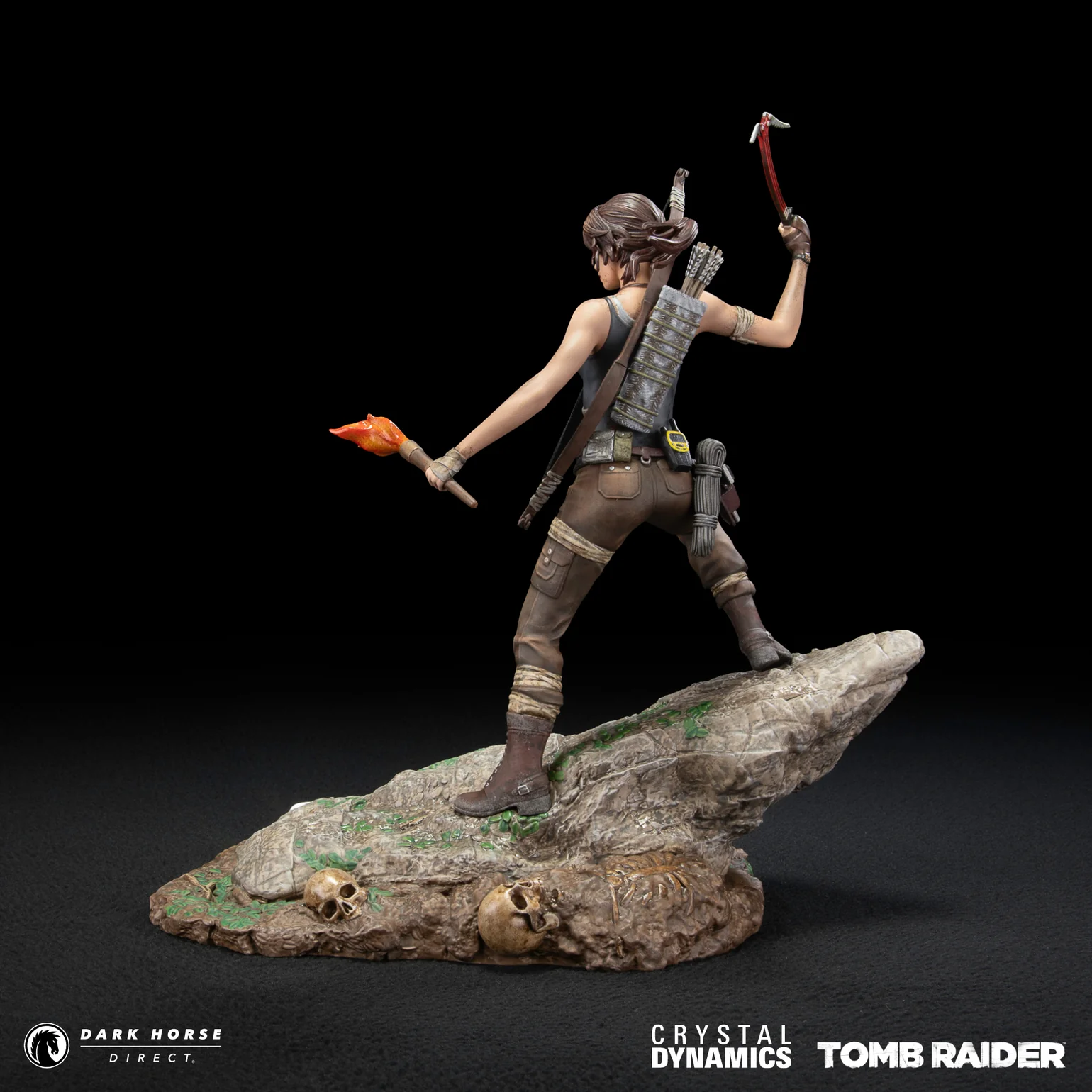 Photo de dos de la statuette de Lara Croft (Tomb Raider Survivor Era) réalisée par Dark Horse.