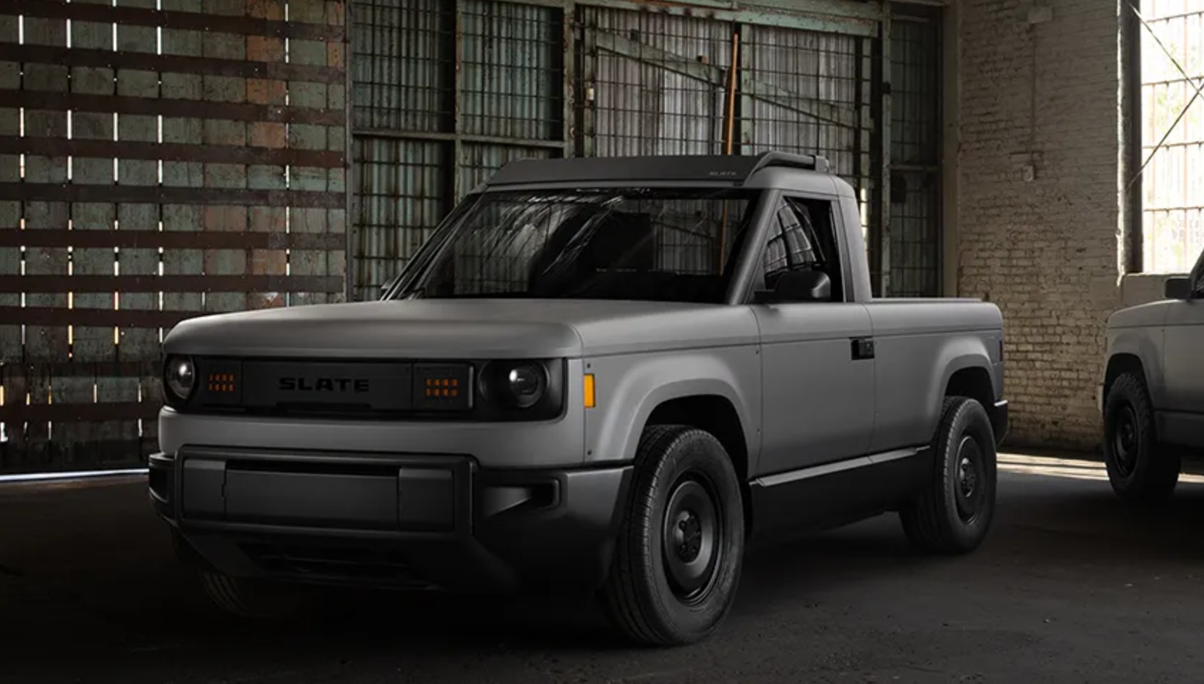 Cette voiture électrique coûte 20 000 dollars et elle n'a absolument rien, pas même de la peinture