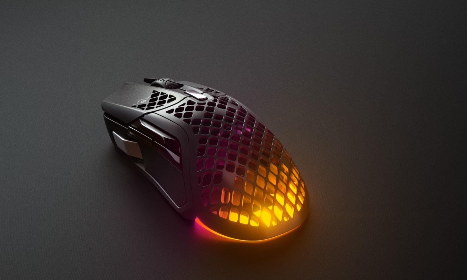 TEST de la SteelSeries Aerox 5 Wireless : Une souris ultralégère et performante