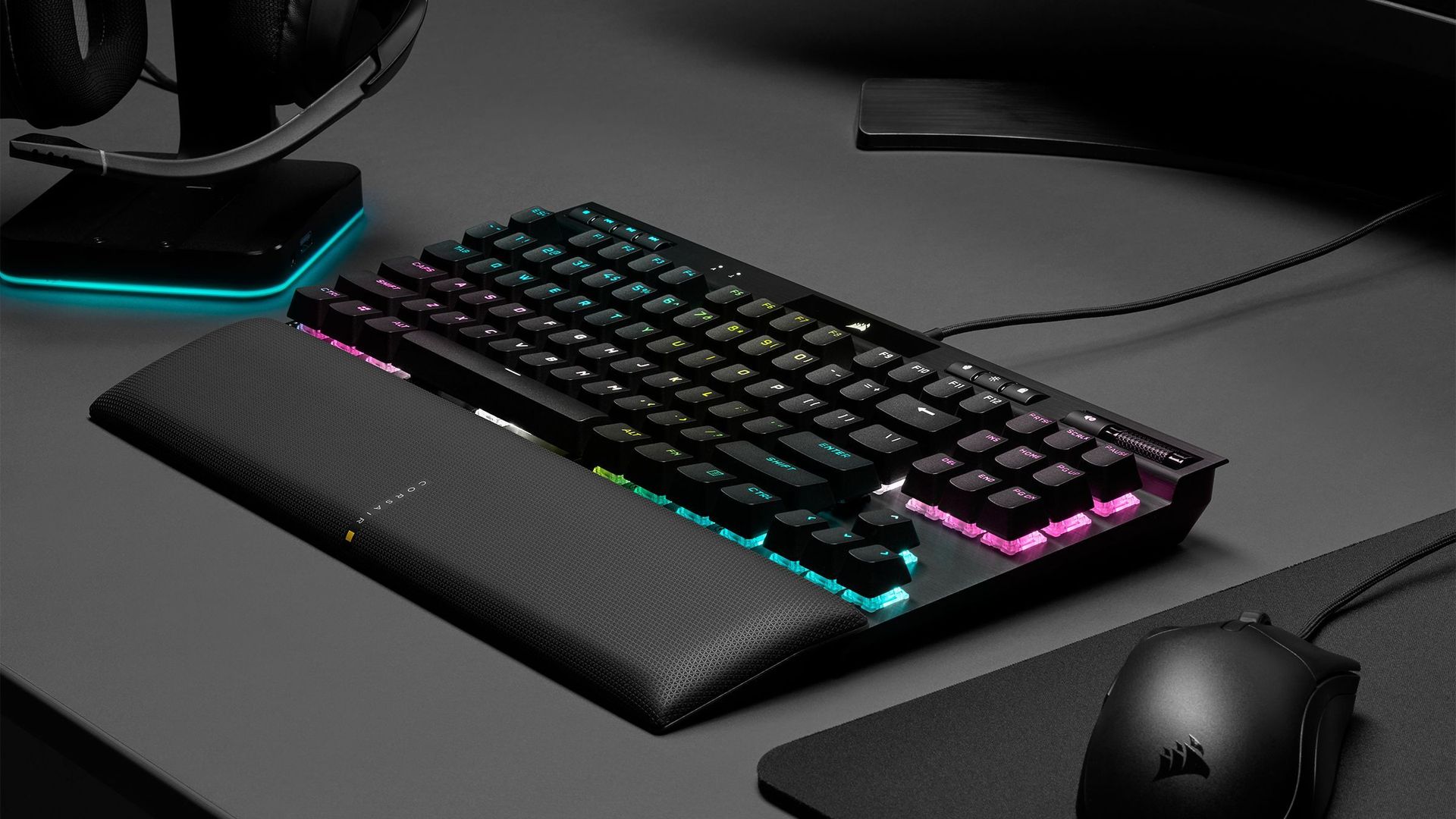TEST du Corsair K70 RGB TKL OPX: Une référence pour les joueurs en quête d’espace