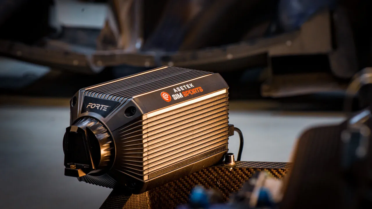 Notre avis sur l'Asetek Forte Wheelbase, une base direct drive redoutable d'efficacité