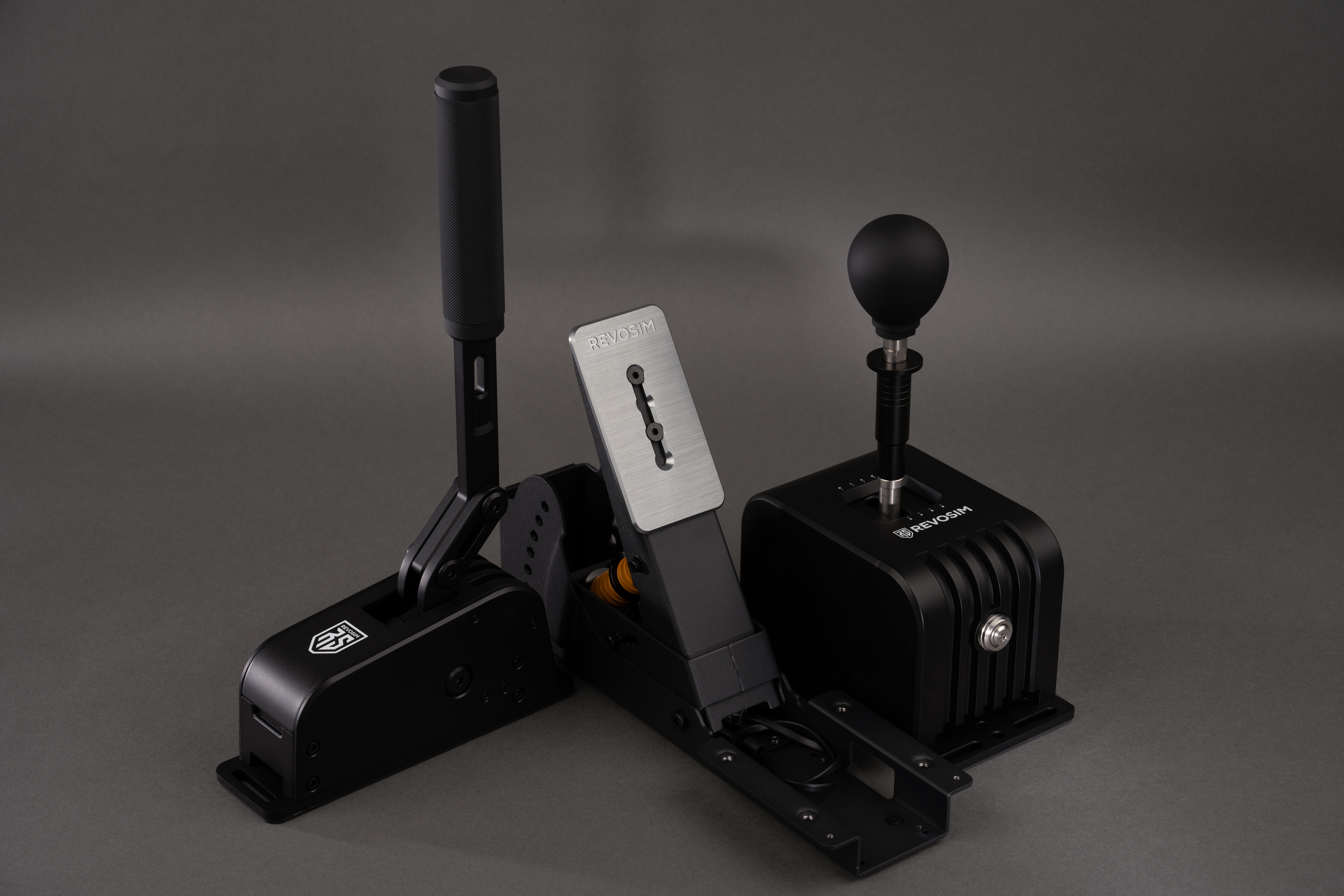 Shifter, frein à main et embrayage, nous avons testé les nouveaux accessoires REVOSIM