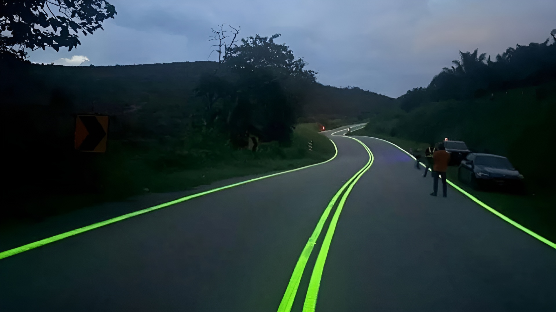 La Malaisie a utilisé de la peinture qui brille dans l'obscurité sur les routes au lieu des ampoules, mais il y a un problème