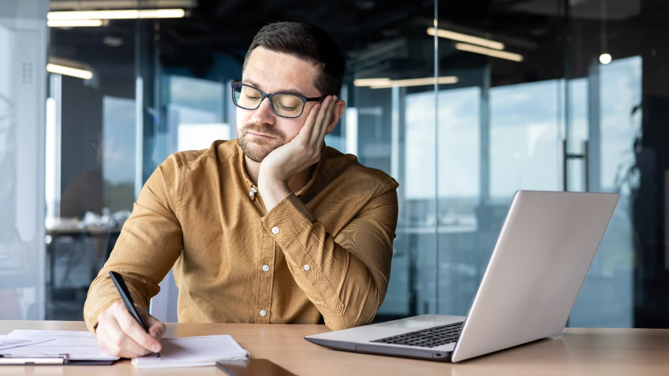 Cette entreprise teste la semaine de 4 jours et licencie un employé pour une raison étonnante