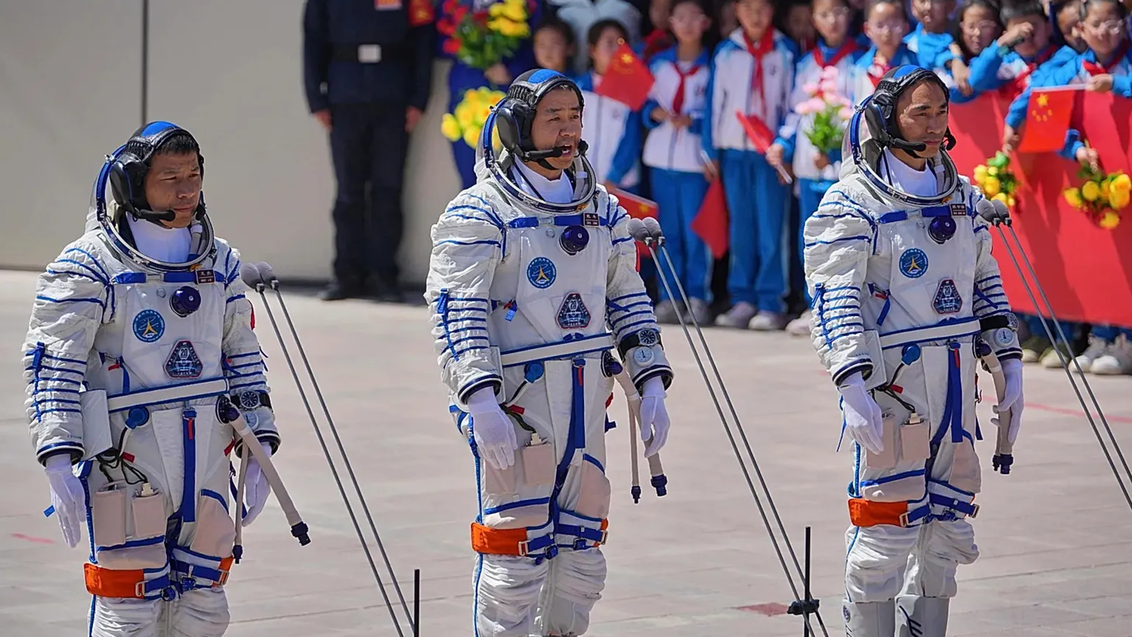 Trois astronautes chinois se sont retrouvés coincés dans l'espace à 400 km d'altitude, sans vaisseau pour rentrer