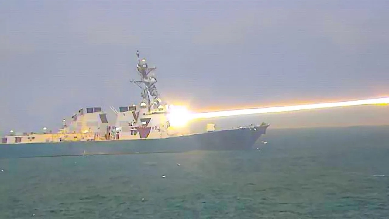 Un navire de guerre américain abat des drones avec une arme laser