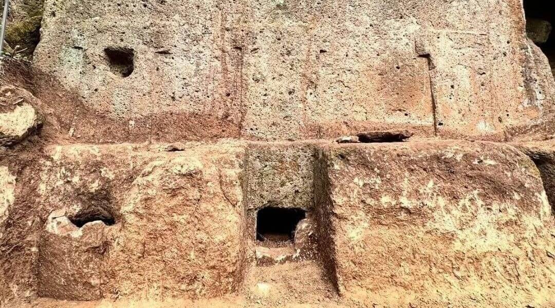 Des archéologues découvrent une tombe vieille de 2 600 ans en Italie, avec de nombreux trésors cachés