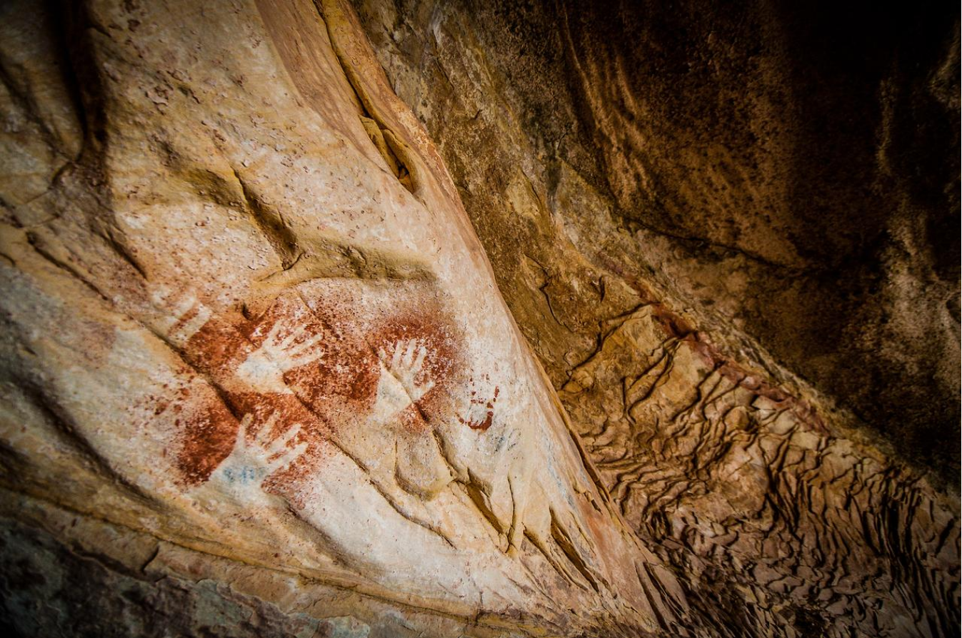 67 800 ans ! C’est l’âge de la plus ancienne peinture préhistorique au monde récemment découverte en Indonésie