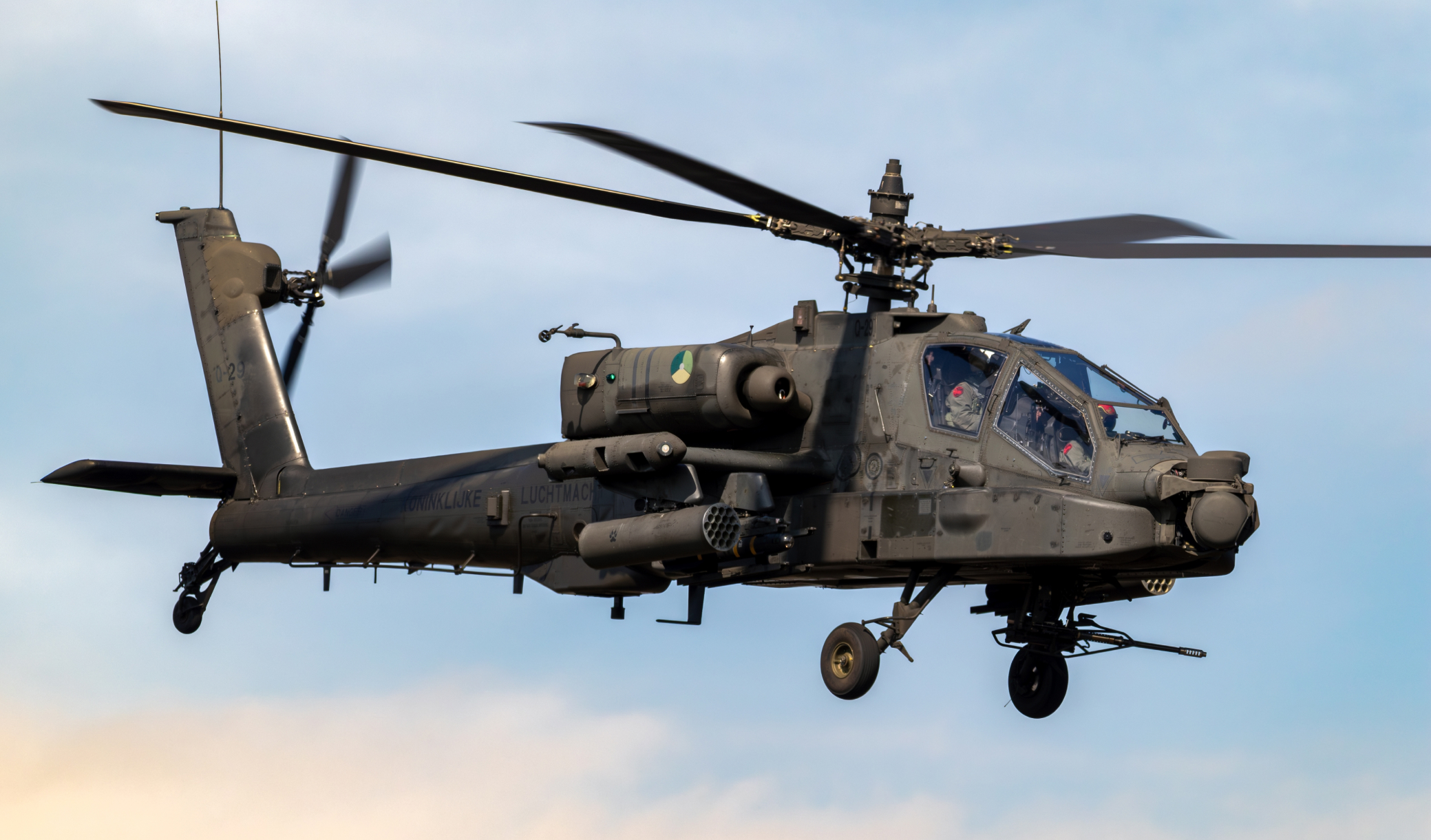 Un drone maritime repêche l'équipage d'un hélicoptère AH-64 Apache américain près du détroit d'Ormuz