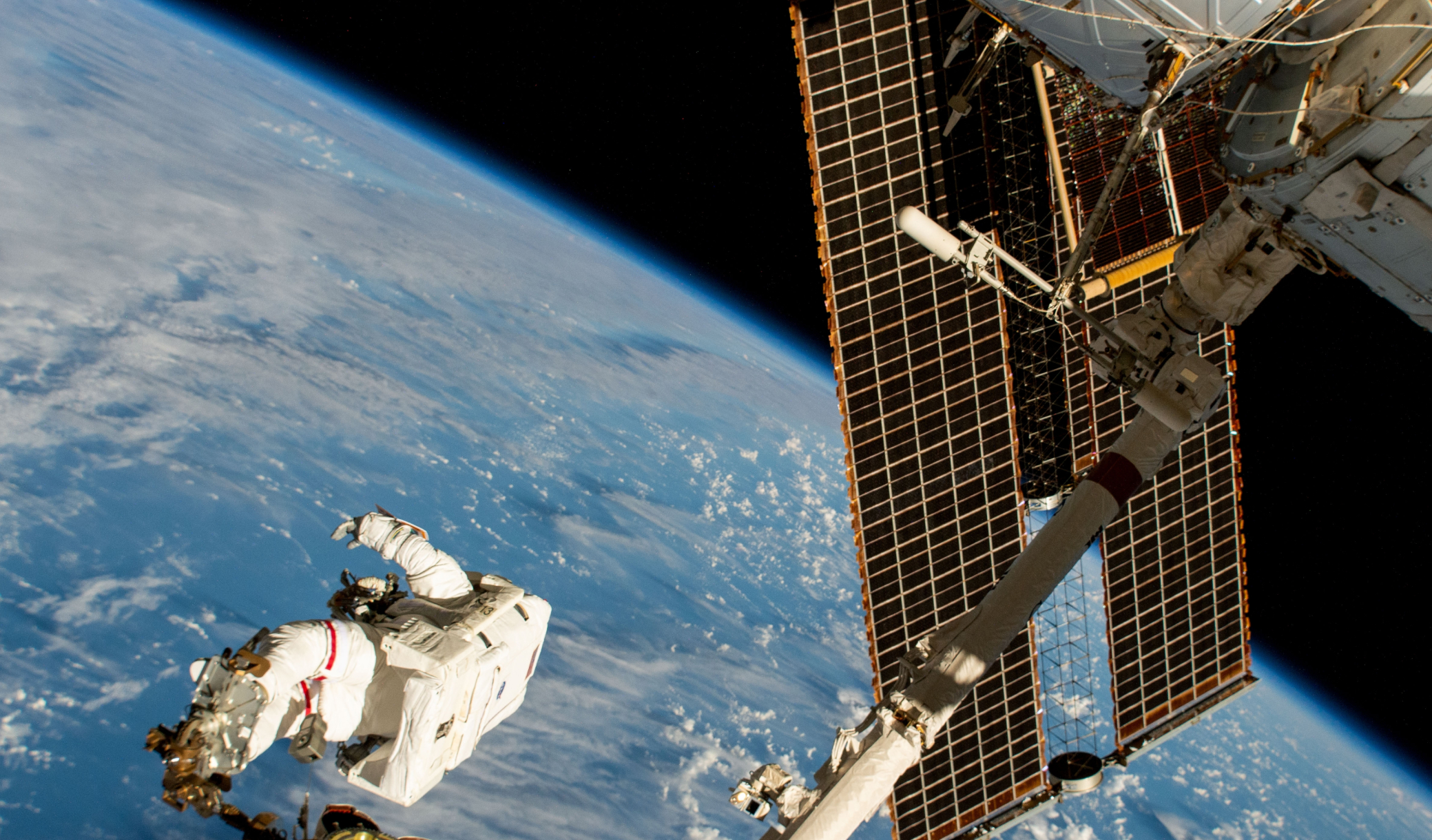 La Nasa et Roscosmos s'affrontent en silence sur l'ISS : une fuite d'air que personne ne sait colmater inquiète les astronautes depuis des mois