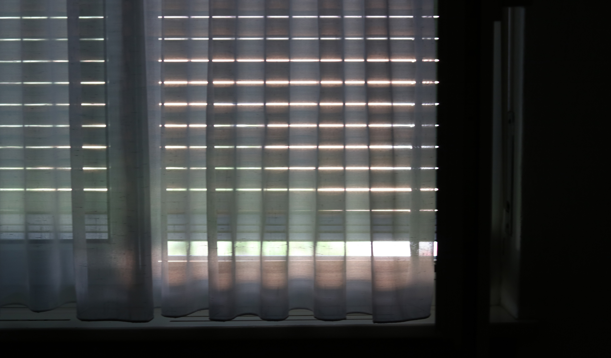 Canicule : quand faut-il fermer les volets pour garder le frais dans votre maison ?