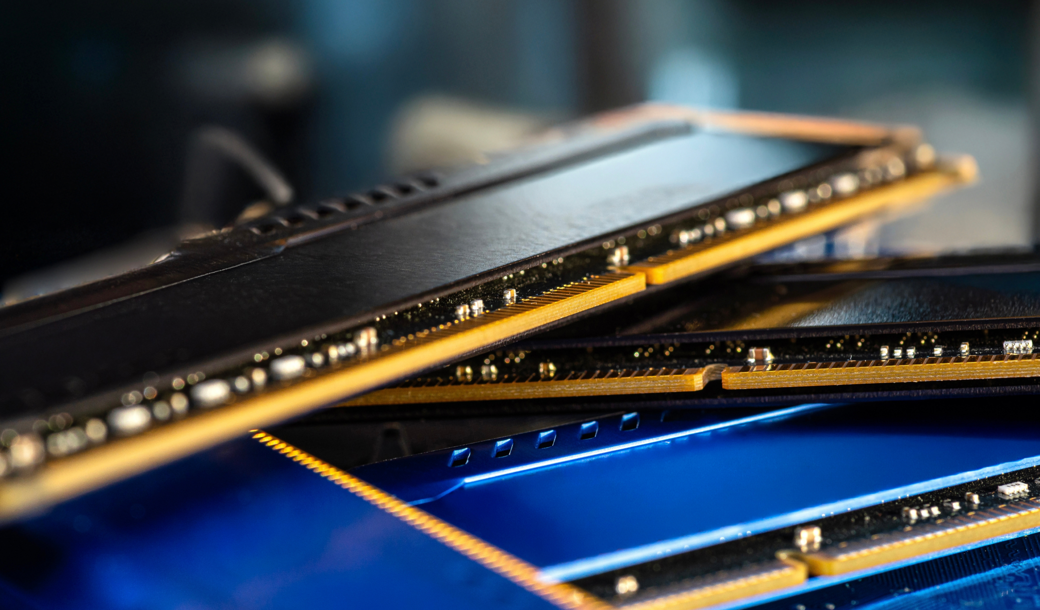 Accusés d'avoir organisé la pénurie de RAM, Samsung et SK Hynix promettent 590 milliards pour doubler la production
