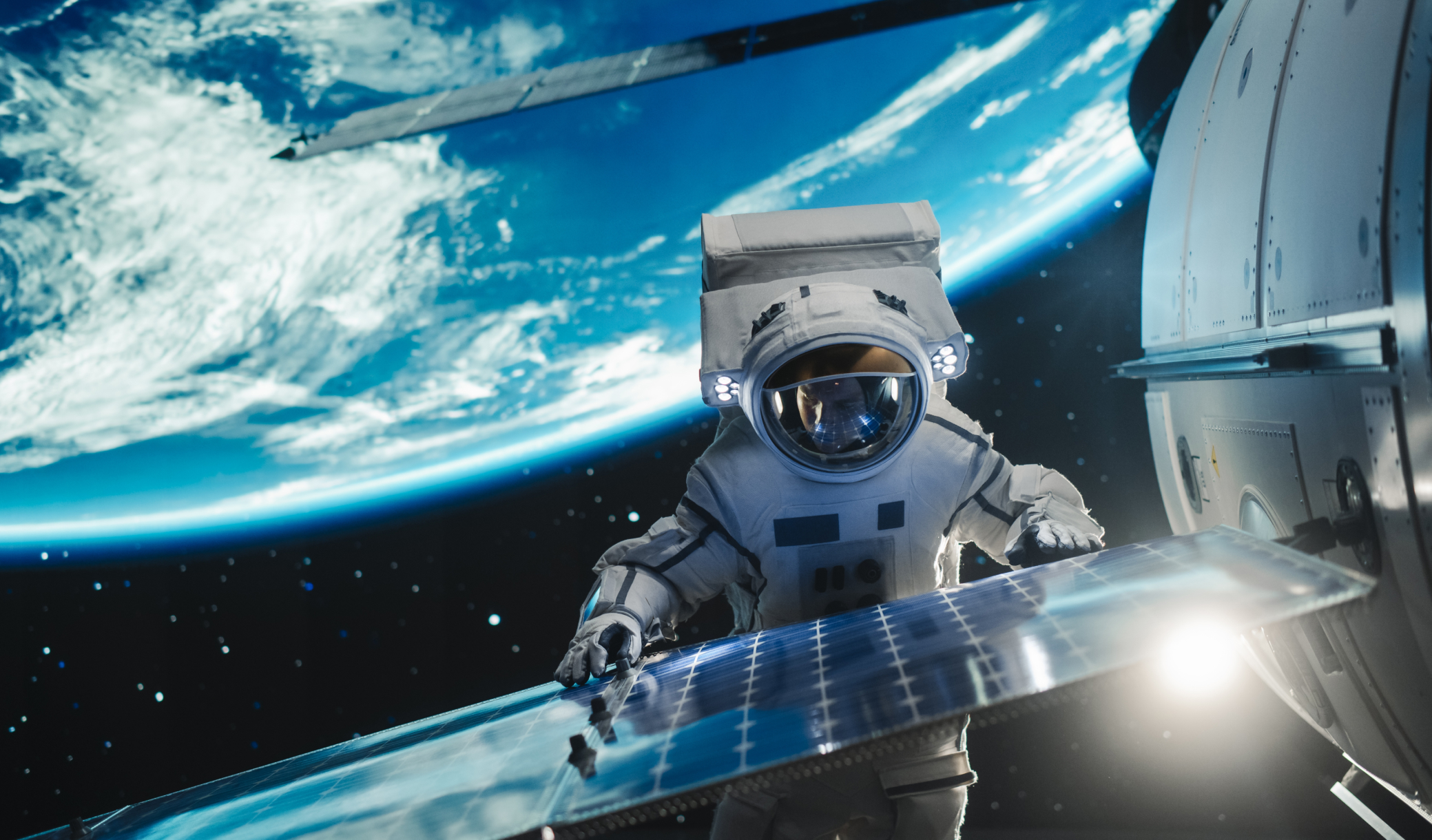 Deux astronautes ont passé 6h30 dans le vide spatial : « On ne sort pas dans l'espace pour le plaisir »